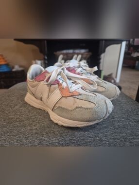 Pre-School Girls New Balance 327 Sneakers (PS327KWG) SZ. 11.5